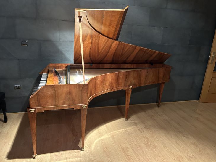 Fortepiano by Paul McNulty - Imagen por defecto