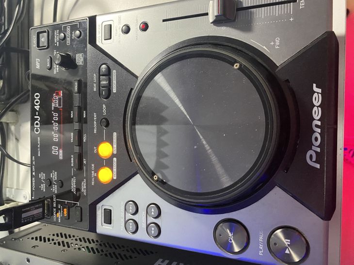 Cdj 400 (pareja) - Imagen3