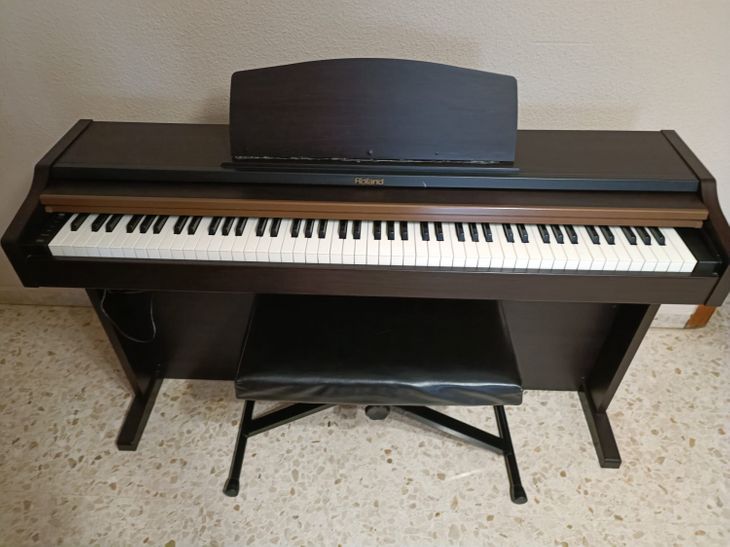 Piano Digital Roland HP101E - Imagen por defecto