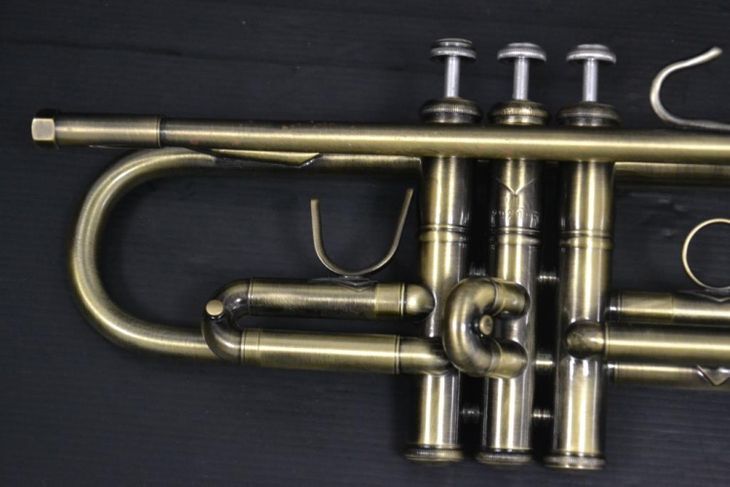 Trompeta Bach Stradivarius pabellón 37 - 25LR - Imagen3
