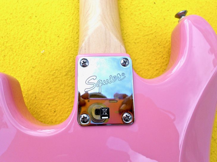 Squier Fender Mini Hello Kitty stratocaster guitar - Imagen5
