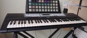 Piano Yamaha PSR-E213 con pedal sustain - Imagen