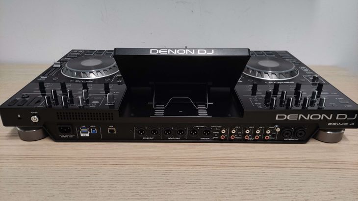 Denon DJ Prime 4 con decksaver - Bild5