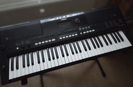 Gut gepflegtes Keyboard Yamaha PSR E433 - Bild