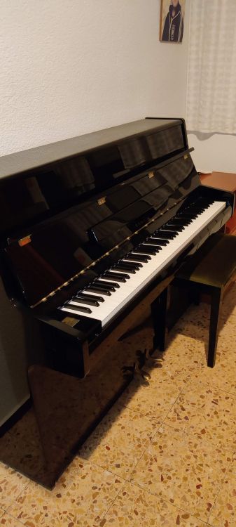 Piano vertical Samick - Imagen por defecto