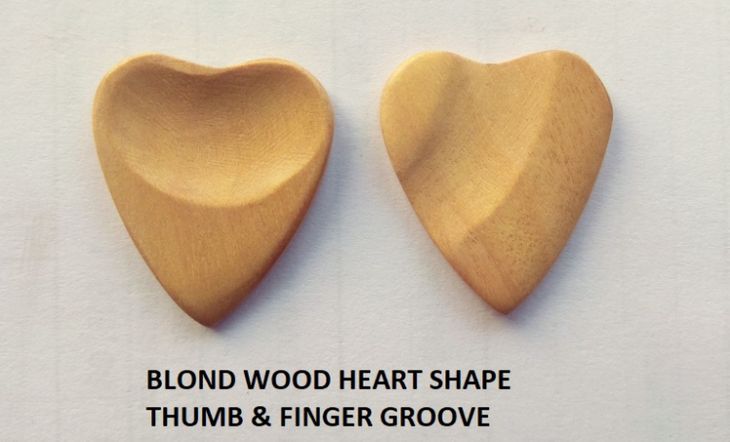 Handcrafted Heart Shape wood Guitar Picks - Imagen por defecto