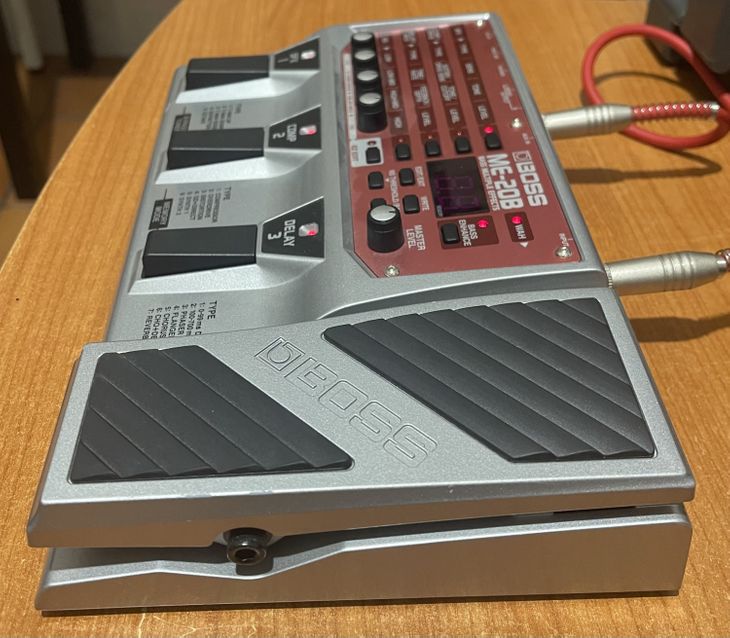 Boss Me-20B - Imagen4