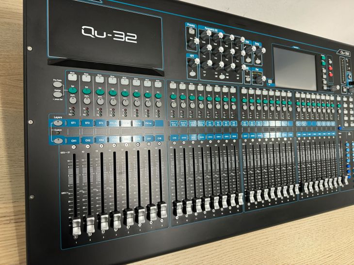 Allen and Heath QU-32 con deckasver - Imagen4