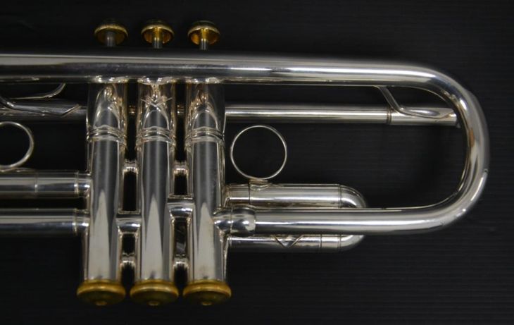 Trompeta Bach Stradivarius 43 – 25LR Corporation - Imagen6
