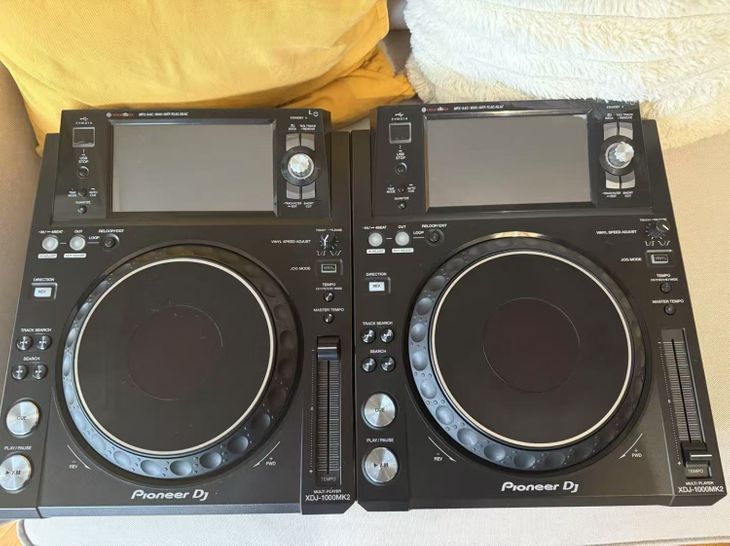 a pair of pioneer xdj 1000 mk2 - Imagen por defecto