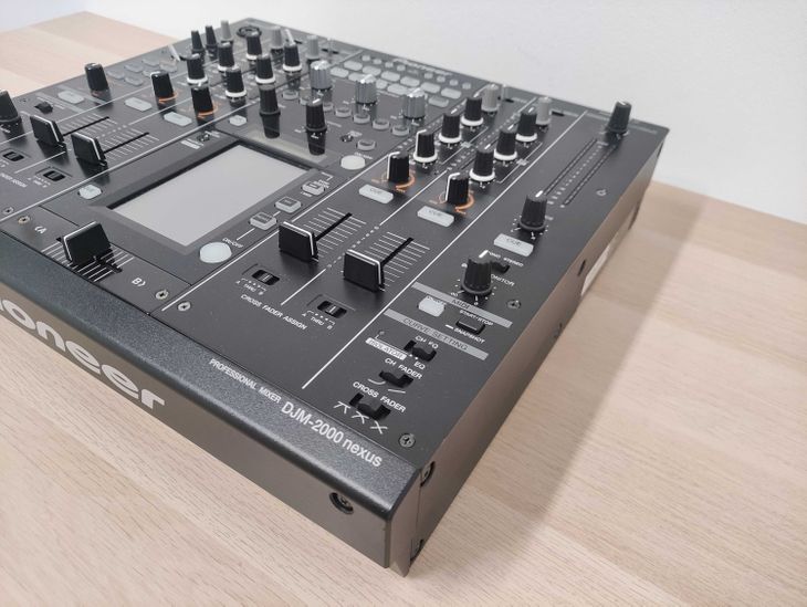 PIONEER DJ DJM-2000 NEXUS - Con Flightcase - Imagen3