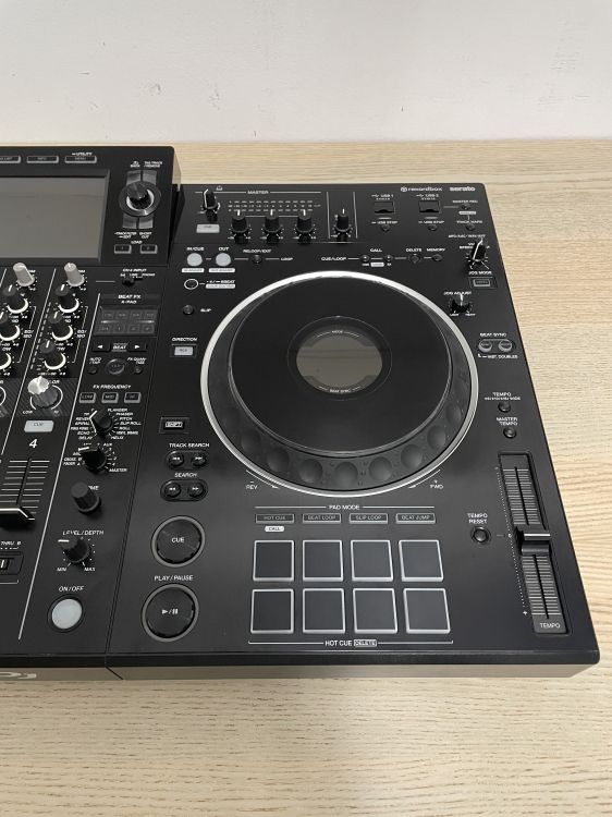 Pioneer DJ XDJ-XZ con decksaver y maleta - Imagen5