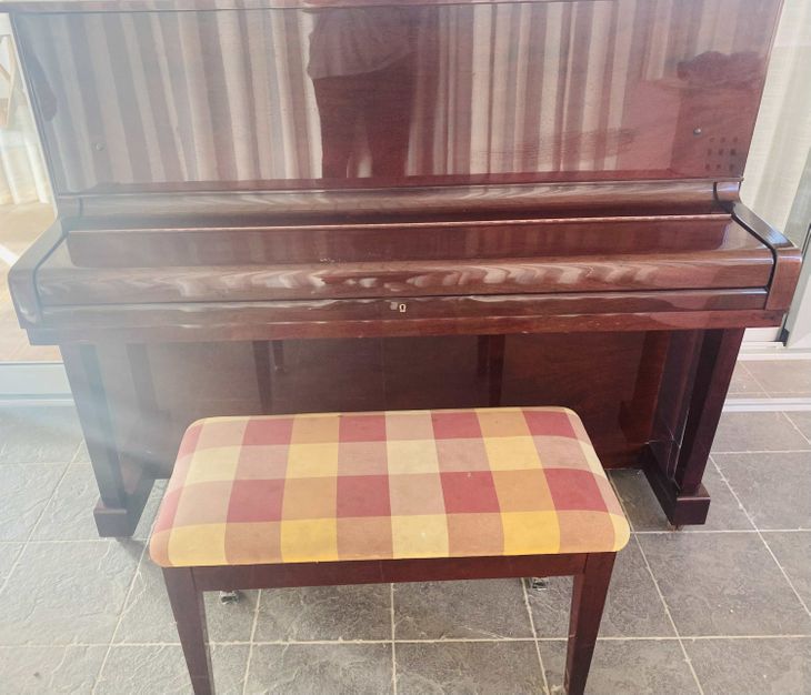 Piano vertical Samick WG-5 nº de serie 810046 - Imagen por defecto