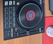 Numark Mixtrack Platinum FX
 - Bild