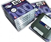 USED ​​100MB IOMEGA ZIP FLOPPY DISKETS
 - Image