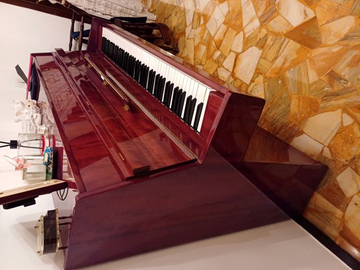 Pianoforte verticale - Imagen por defecto