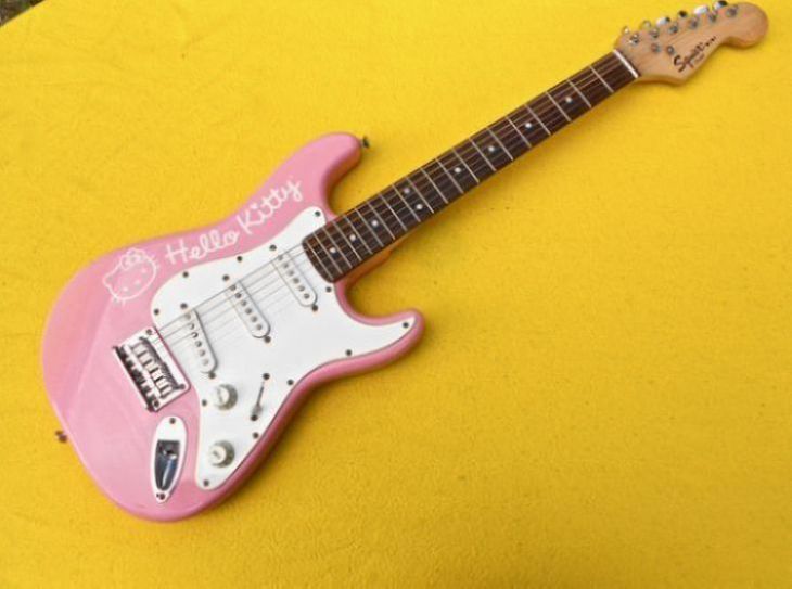 Squier Fender Mini Hello Kitty stratocaster guitar - Imagen2
