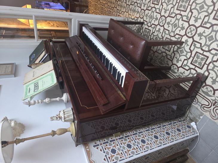 Vendo piano vertical caoba con tratamiento antipol - Image3