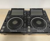 2x Pioneer DJ CDJ-3000
 - Bild