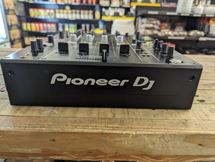 Pioneer DJM-900NXS2 DJ Mixer with Effect 2024 - Image2