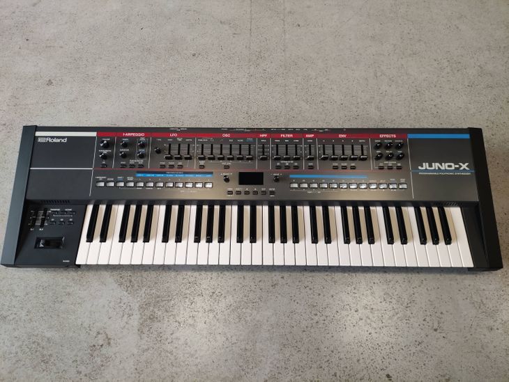 Roland Juno-X - Imagen por defecto