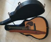 Alhambra W4 electroacoustic guitar
 - Image