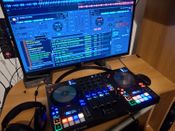 Vendo Dj console Traktor S3 - Immagine
