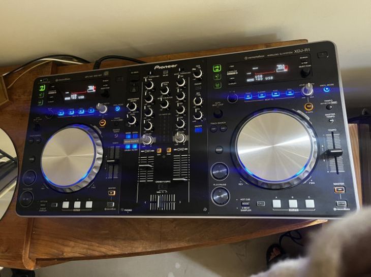 Contrôleur Pioneer XDJ R1 - Imagen3