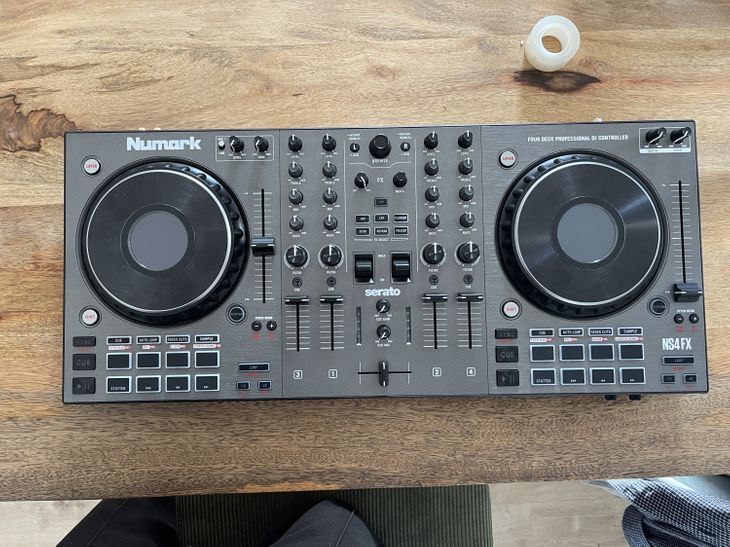 Numark NS4FX - Bild2