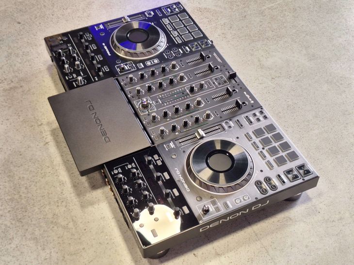 Denon DJ Prime 4 with Decksaver - Imagen5