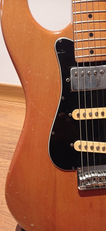 Antigua guitarra eléctrica Stratocaster - Imagen5