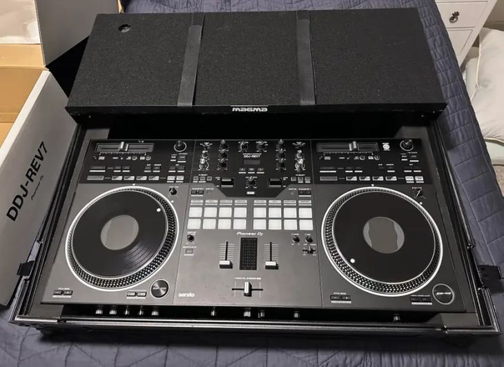 Pioneer DDJ-REV7 - Bild5