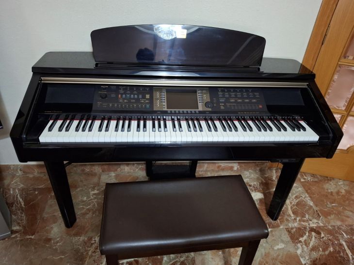 YAMAHA CLAVINOVA. CVP-210 - Imagen por defecto