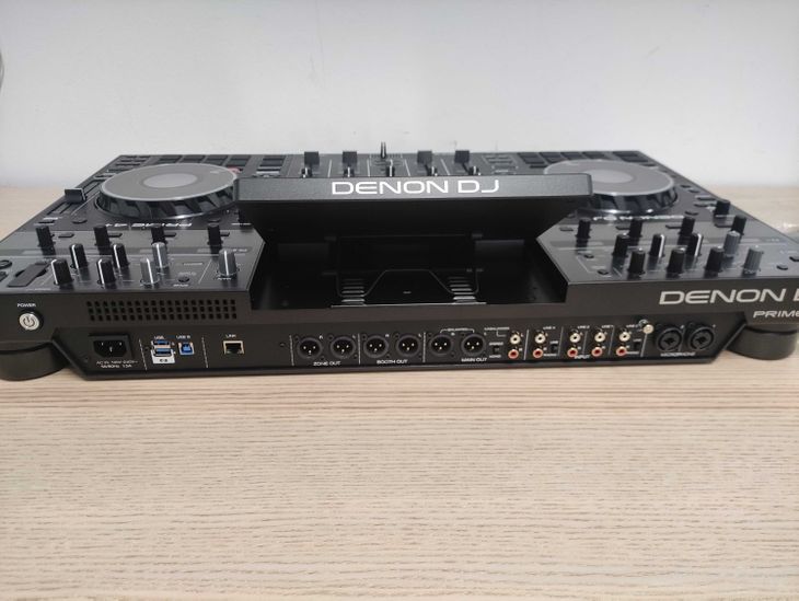 Denon Prime 4+. Como nueva. Con Flightcase. - Imagen5