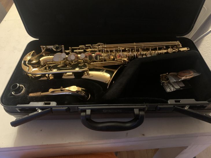 Saxofon con muy poco uso. - Imagen4