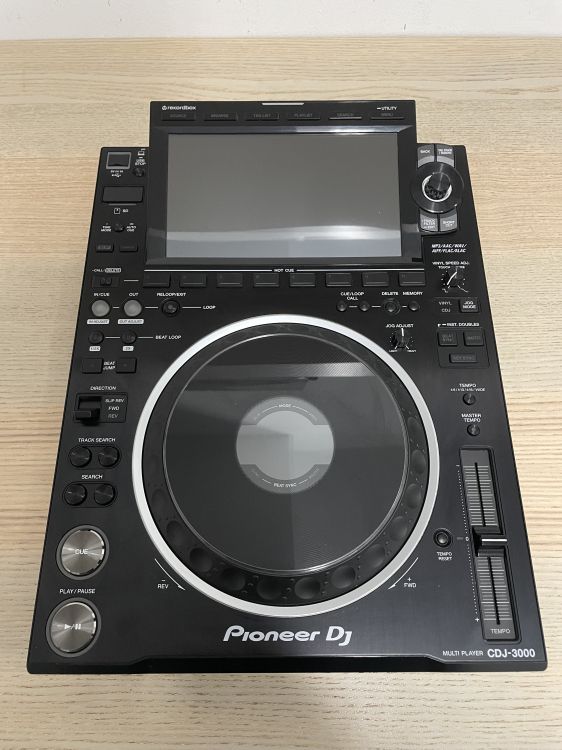 Pioneer DJ CDJ-3000 con decksaver - Imagen3