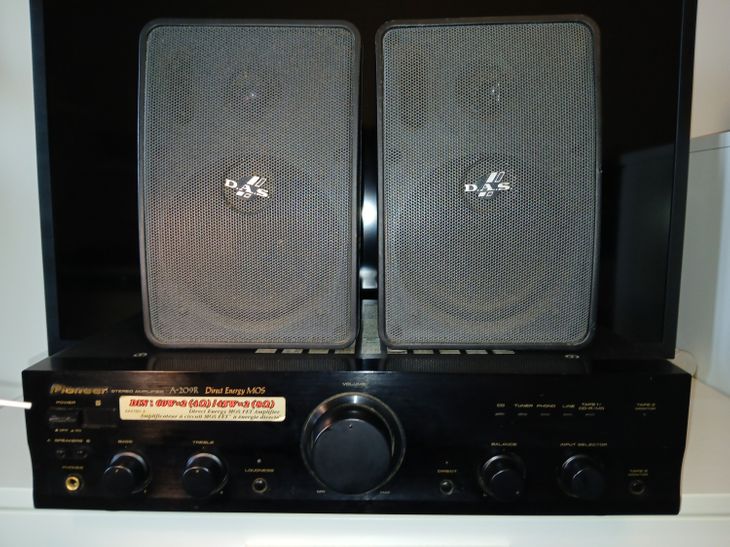 Amplificador Pioneer y altavoces DAS - Imagen por defecto