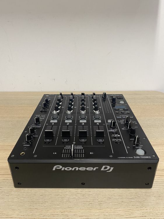 Pioneer DJ DJM-750MK2 con flightcase - Image2