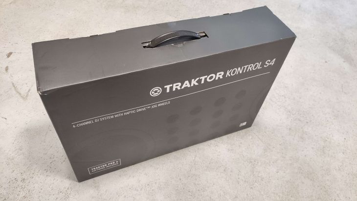 Traktor Kontrol S4 MK3 - Imagen6