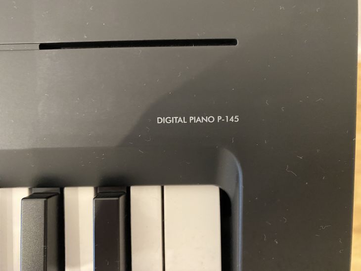 Piano Digital Yamaha P-145B y accesorios - Imagen4