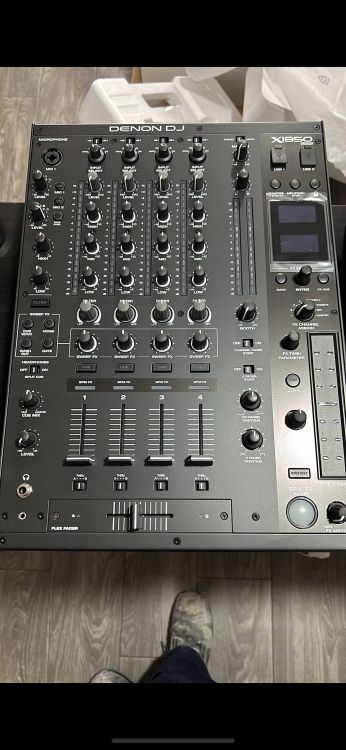 2 denon sc6000 y mesa de mezclas denon x1850 - Imagen por defecto