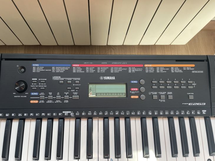 Yamaha PSR E263 - Imagen4