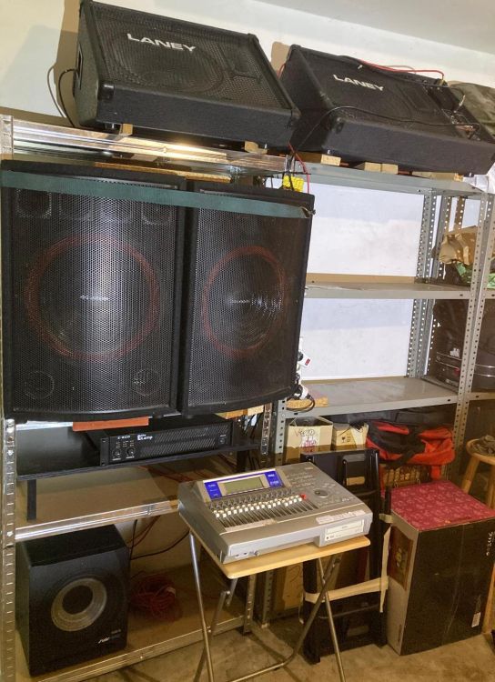 Equipo de sonido +Mesa Korg..Espacios Medianos - Imagen por defecto