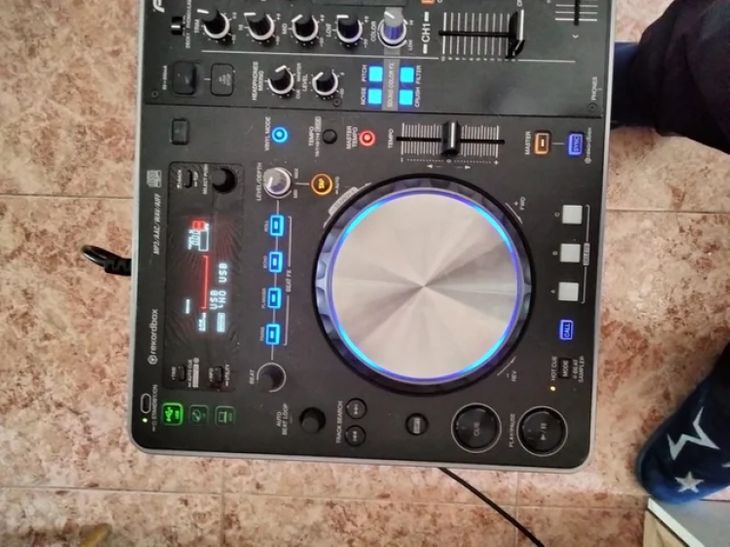 Table de mixage Pioneer XDJ-R1