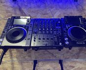 2x Pioneer DJ CDJ-2000NXS2 und 1x DJM-900NX2
 - Bild