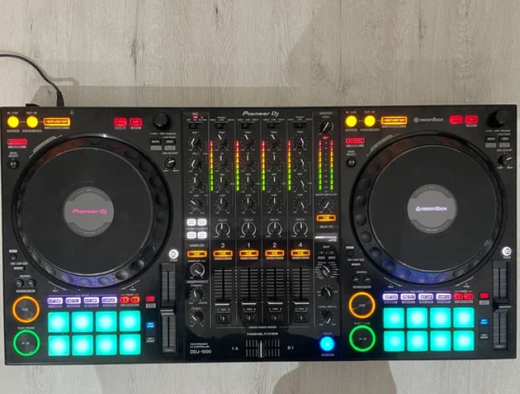 Pioneer DDJ-1000 con maleta Walkasse - Imagen por defecto