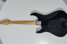 Guitarra yamaha ERG121C - Imagen