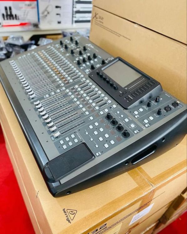 Behringer X32 40 canaux de qualité - Imagen por defecto