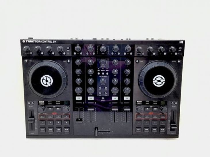 Traktor Kontrol S4 - Hauptbild der Anzeige