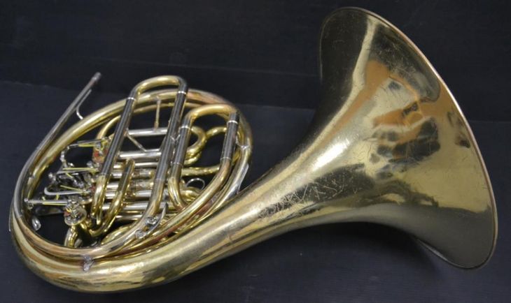 Trompa Sib/Fa Yamaha 567 lacada en buen estado - Image6
